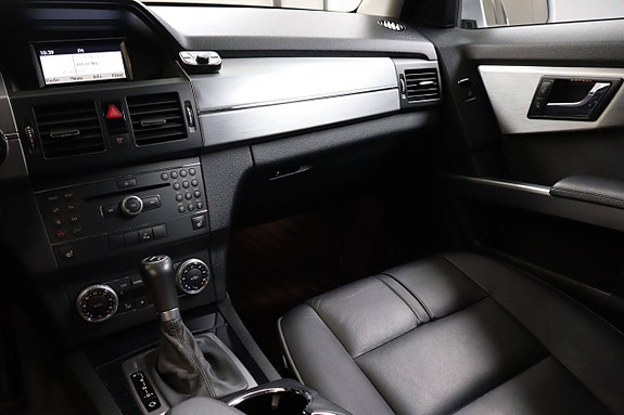 Mercedes-Benz GLK220 25 of 30