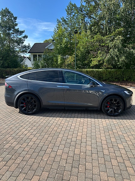 Tesla Model X 2 of 30