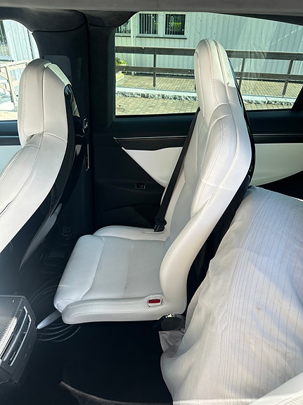 Tesla Model X 24 of 30