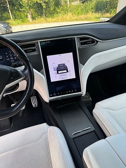 Tesla Model X 19 of 30