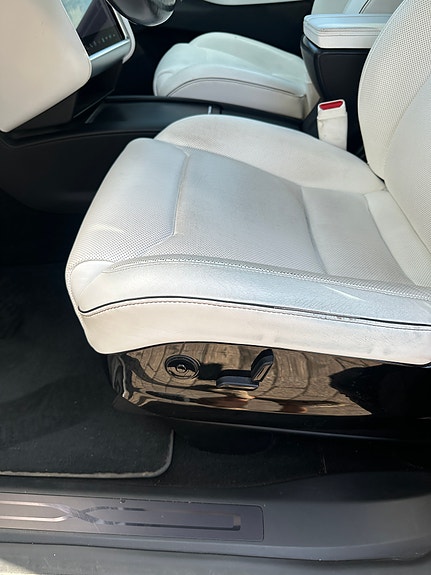 Tesla Model X 29 of 30