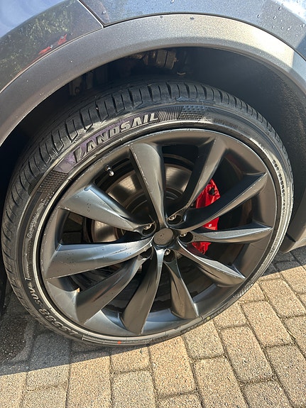 Tesla Model X 12 of 30
