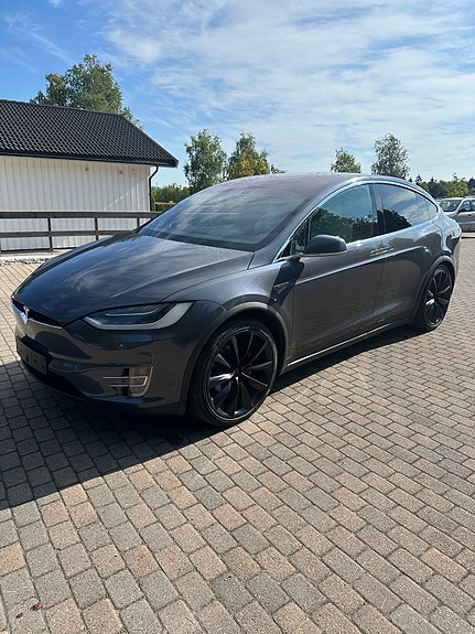 Tesla Model X 11 of 30