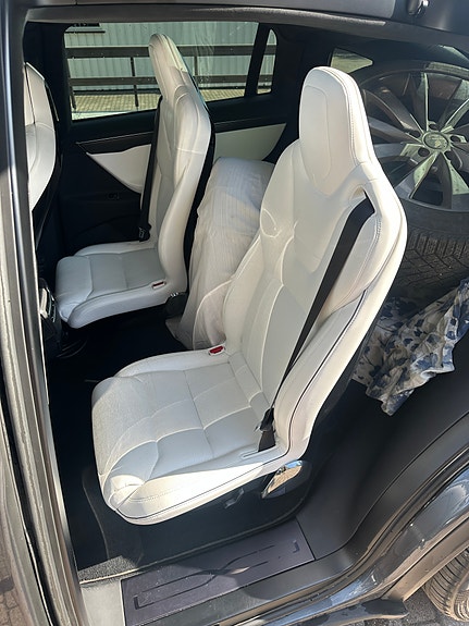 Tesla Model X 22 of 30