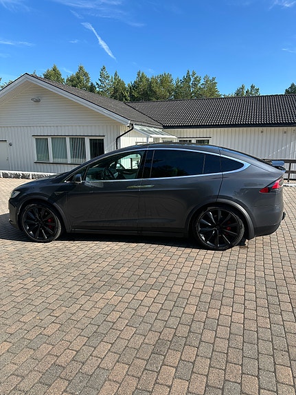 Tesla Model X 10 of 30