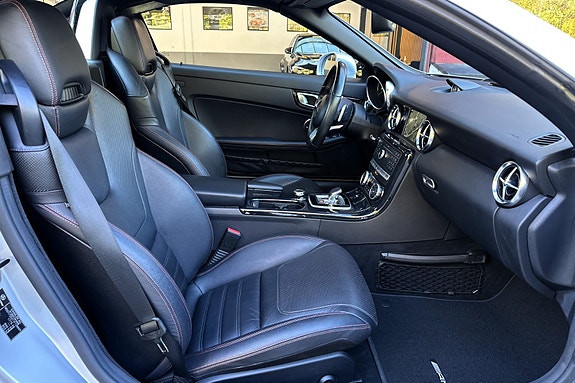Mercedes-Benz SLC180 12 of 30
