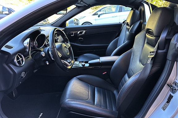 Mercedes-Benz SLC180 10 of 30