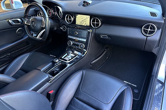 Mercedes-Benz SLC180 13 of 30