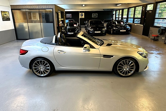 Mercedes-Benz SLC180 6 of 30