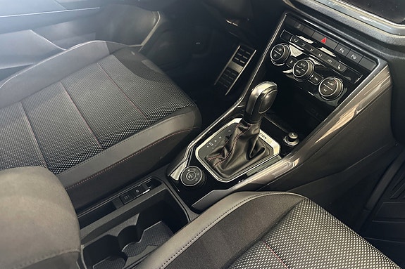 Volkswagen T-Roc 23 of 30