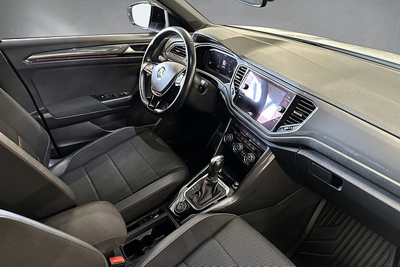 Volkswagen T-Roc 18 of 30