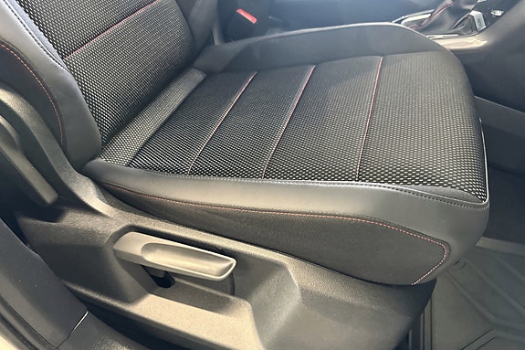 Volkswagen T-Roc 22 of 30