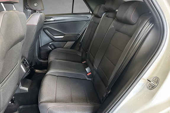 Volkswagen T-Roc 26 of 30