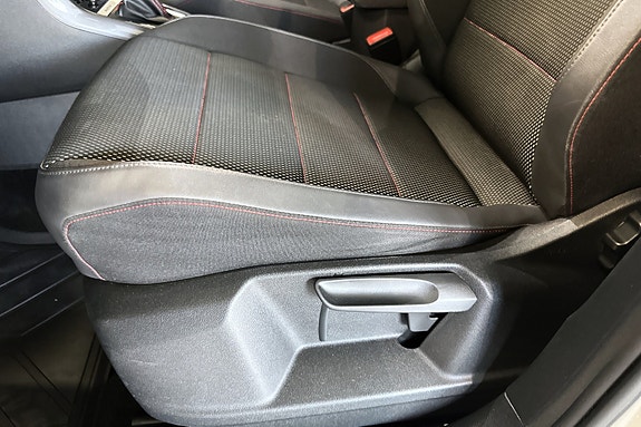 Volkswagen T-Roc 13 of 30