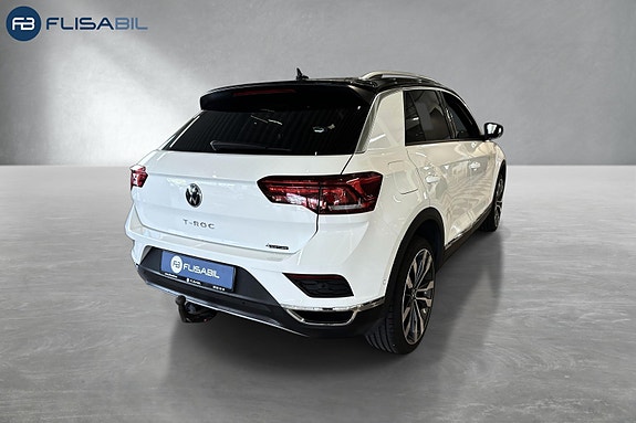 Volkswagen T-Roc 7 of 30