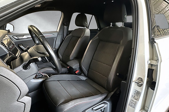 Volkswagen T-Roc 12 of 30