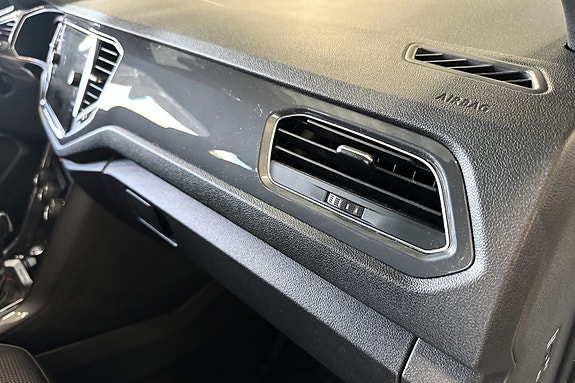 Volkswagen T-Roc 20 of 30