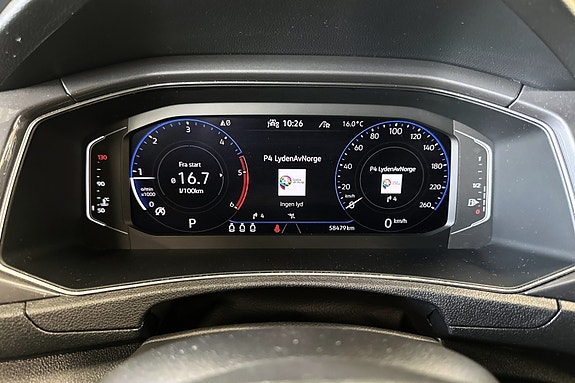 Volkswagen T-Roc 28 of 30