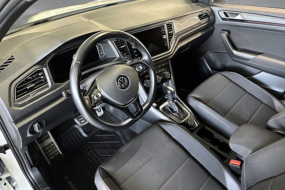 Volkswagen T-Roc 14 of 30
