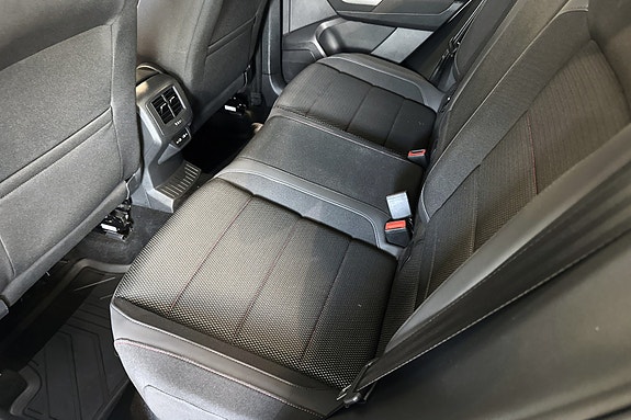 Volkswagen T-Roc 27 of 30