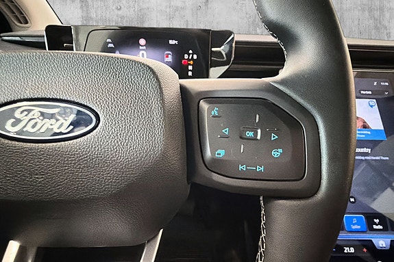 Ford Explorer 23 of 29