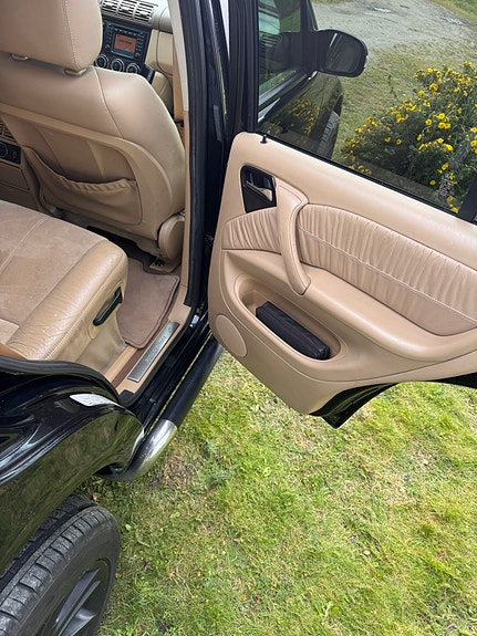 Mercedes-Benz ML270 3 of 22
