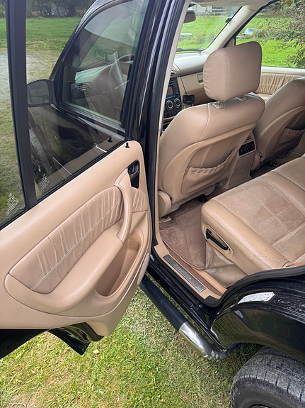 Mercedes-Benz ML270 2 of 22