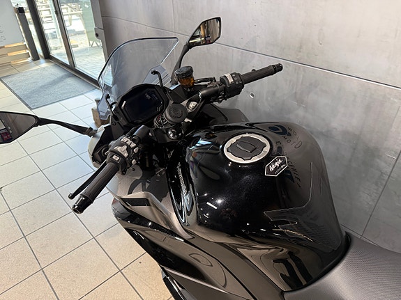 Kawasaki Ninja 1100 SX SE 9 of 18