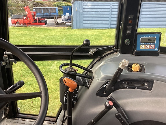 New Holland 5635 10 of 10