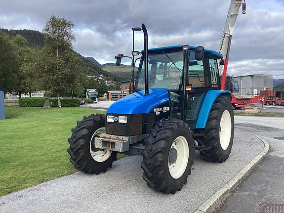 New Holland 5635 2 of 10