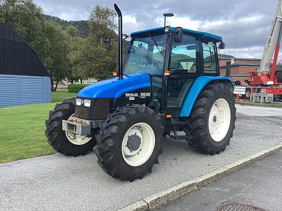 New Holland 5635 5 of 10