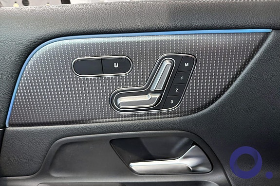 Mercedes-Benz EQA300 21 of 24