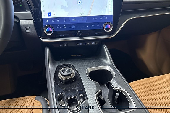 Lexus RZ450e 18 of 30