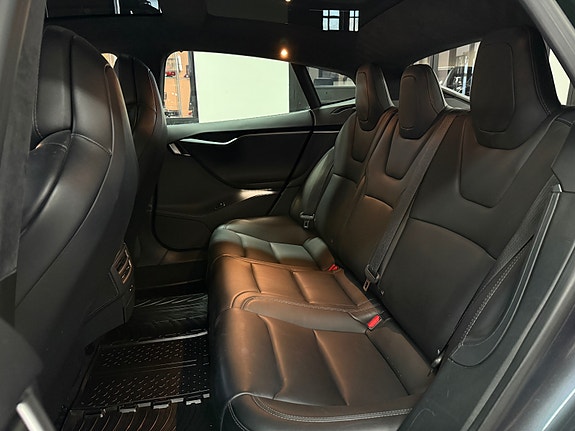 Tesla Model S 22 of 27