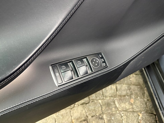 Tesla Model S 21 of 27
