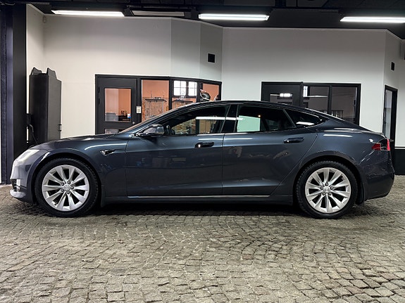 Tesla Model S 2 of 27