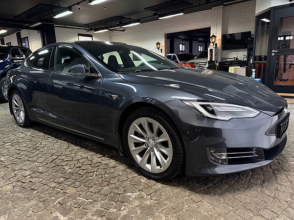 Tesla Model S 4 of 27