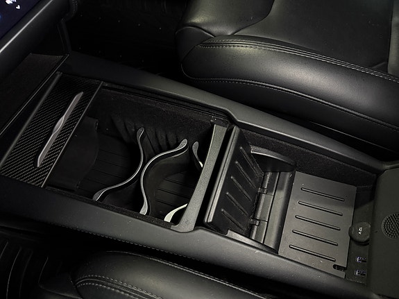 Tesla Model S 16 of 27