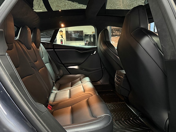 Tesla Model S 13 of 27