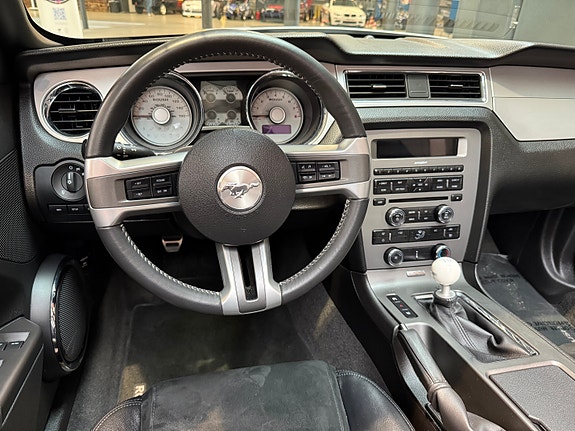 Ford Mustang 23 of 30