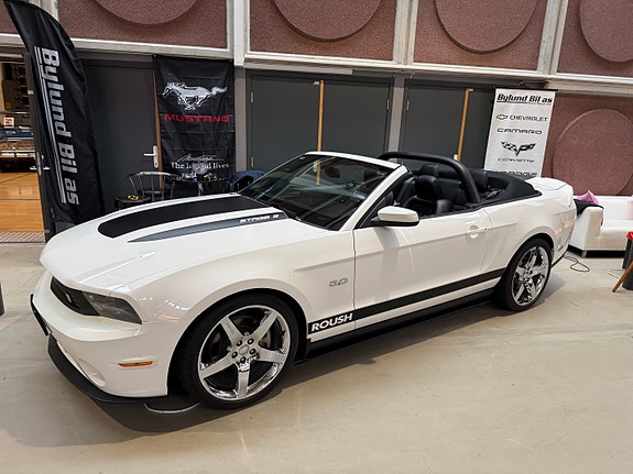 Ford Mustang 13 of 30