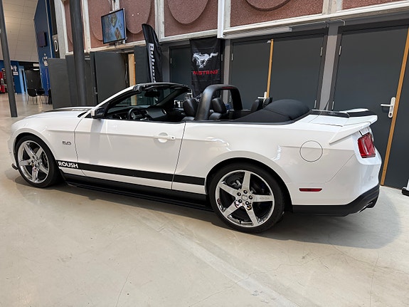 Ford Mustang 15 of 30