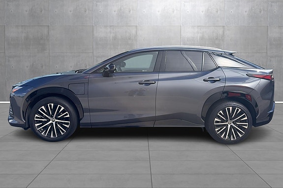 Lexus RZ450e 2 of 22