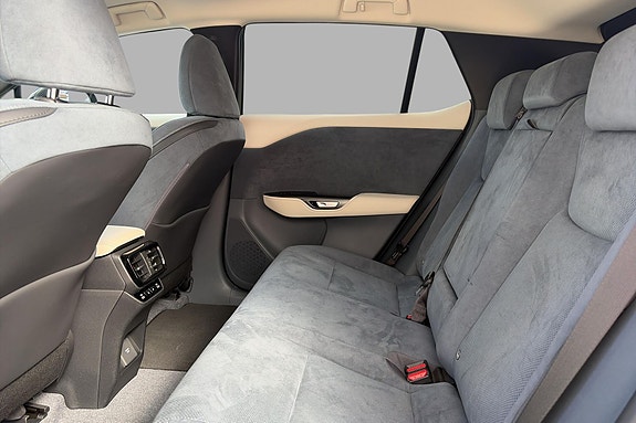 Lexus RZ450e 18 of 22