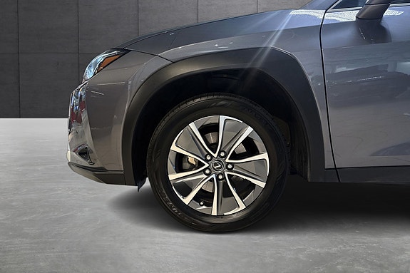 Lexus UX300e 21 of 21