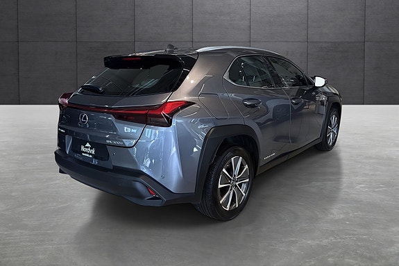 Lexus UX300e 5 of 21