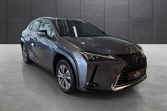 Lexus UX300e 7 of 21