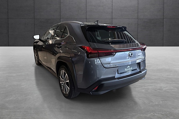 Lexus UX300e 3 of 21