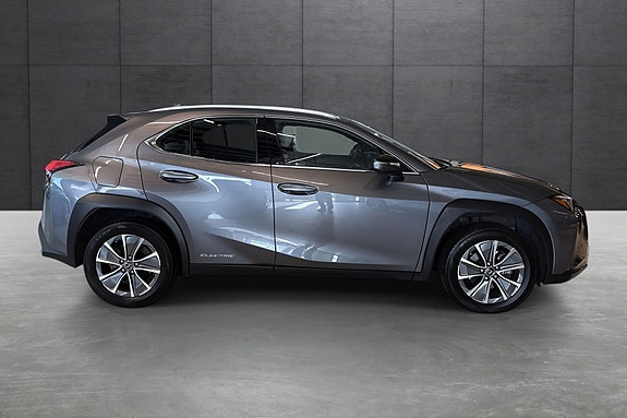 Lexus UX300e 6 of 21
