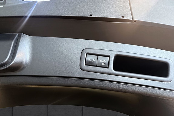 Lexus UX300e 20 of 21
